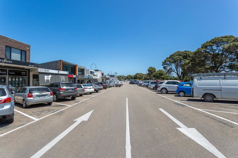 Blairgowrie Apartment 2 - On The Beach - Go Out 9
