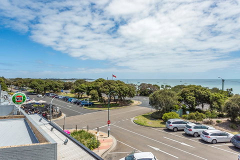 Blairgowrie Apartment 2 - On The Beach - Go Out 10