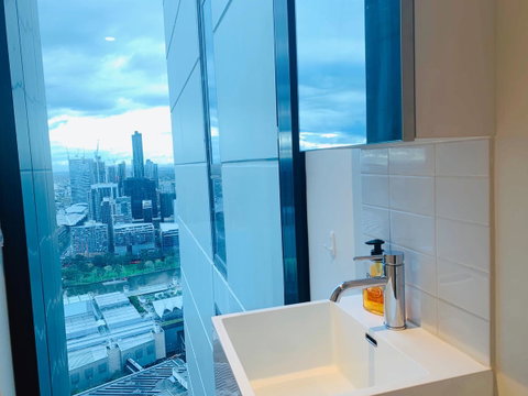 Southbank Seaview Apartment - Go Out 11