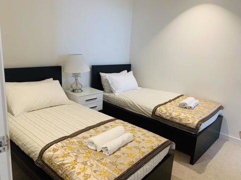 Southbank Seaview Apartment - Go Out 6