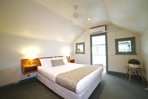Ballarat Station Apartments - Pubs and Clubs 0
