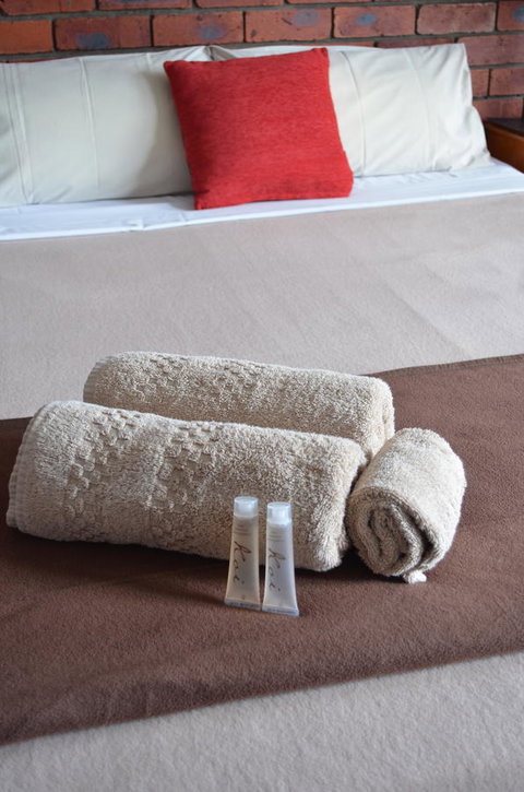 City Heart Motel Warrnambool - Pubs and Clubs 21