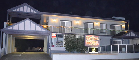 City Heart Motel Warrnambool - Pubs and Clubs 3