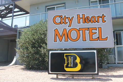 City Heart Motel Warrnambool - Pubs and Clubs 2