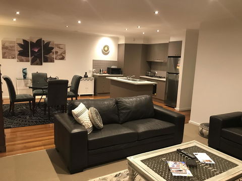 Black Lotus Townhouse - Pubs and Clubs 3