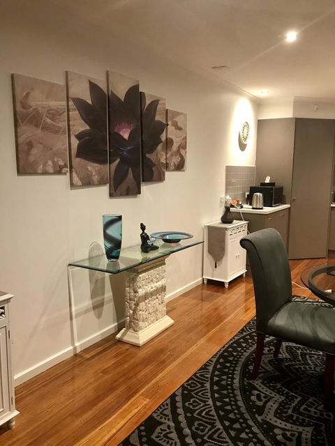 Black Lotus Townhouse - Pubs and Clubs 6