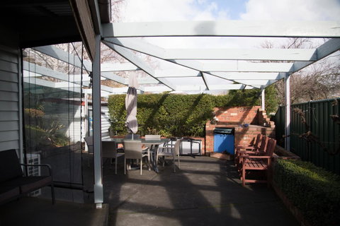 Airleigh-Rose Cottage - Pubs and Clubs 11