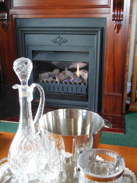 Airleigh-Rose Cottage - Pubs and Clubs 30
