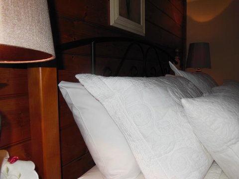 Airleigh-Rose Cottage - Pubs and Clubs 32