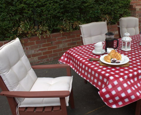 Airleigh-Rose Cottage - Pubs and Clubs 34