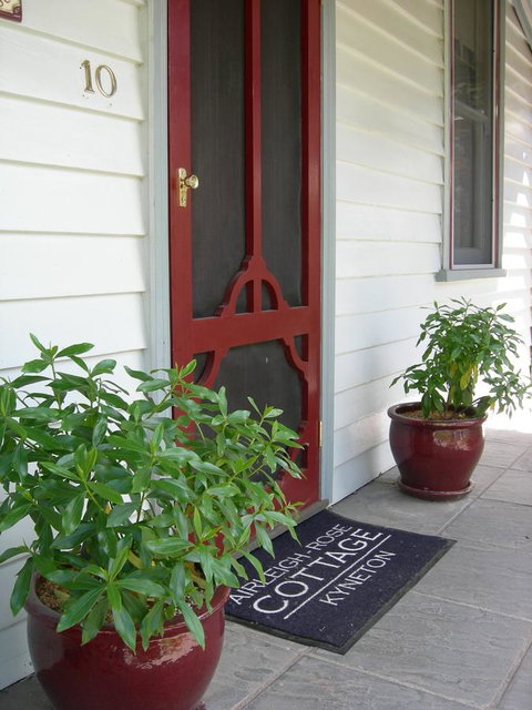 Airleigh-Rose Cottage - Pubs and Clubs 28