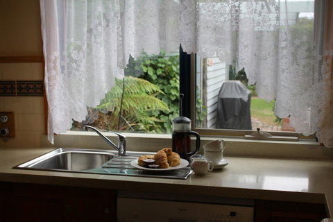 Airleigh-Rose Cottage - Pubs and Clubs 33
