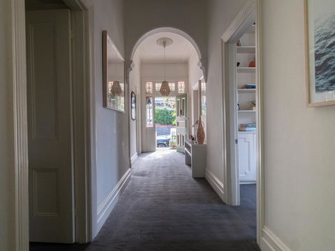LittleStay Airlie - 2 Bedroom House - Pubs and Clubs 4