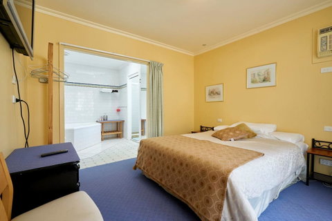 Cottages For Two - Pubs and Clubs 9