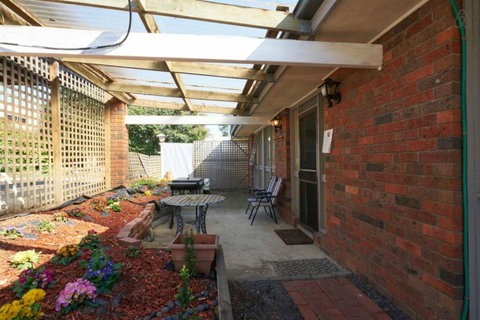 Cottages For Two - Pubs and Clubs 3