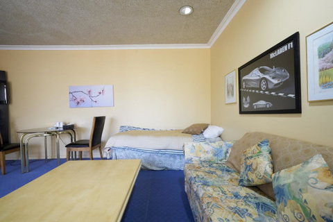 Cottages For Two - Pubs and Clubs 11