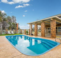 Hybiscus Waterfront Apartments - Pubs and Clubs