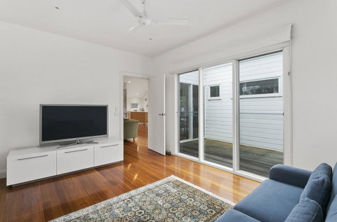 Perfect Blairgowrie Beach House - Go Out 10