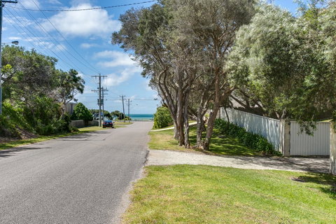 Perfect Blairgowrie Beach House - Go Out 15