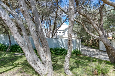 Perfect Blairgowrie Beach House - Go Out 16