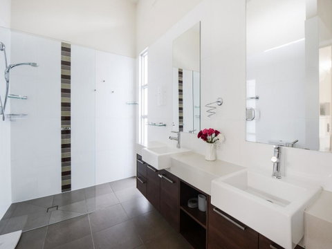 Boutique Stays - Maple On Kent - Go Out 12