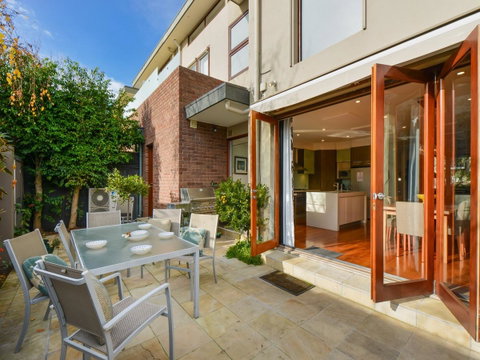Boutique Stays - Maple On Kent - Go Out 21
