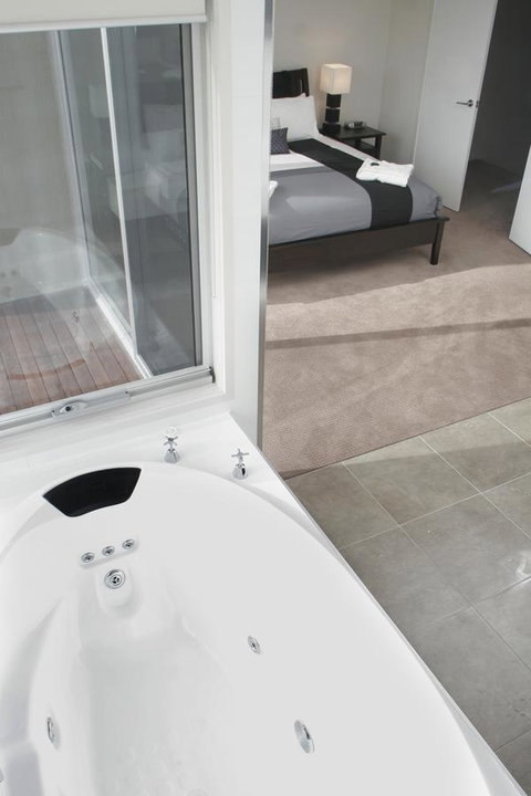 104 On Merri Apartments - Pubs and Clubs 4