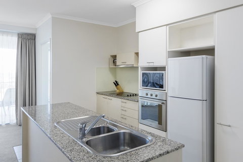 Ramada By Wyndham Marcoola Beach - Pubs and Clubs 9