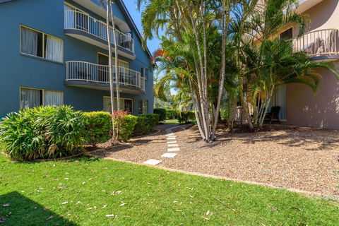 Rainbow Getaway Holiday Apartments - Go Out 12