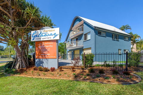Rainbow Getaway Holiday Apartments - Go Out 1