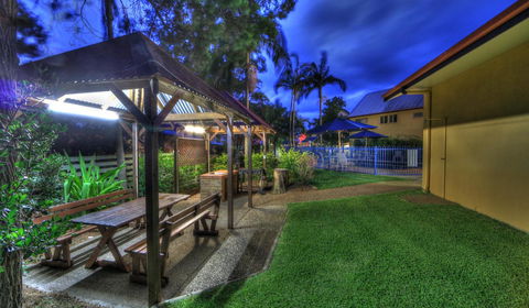 Rainbow Getaway Holiday Apartments - Go Out 37
