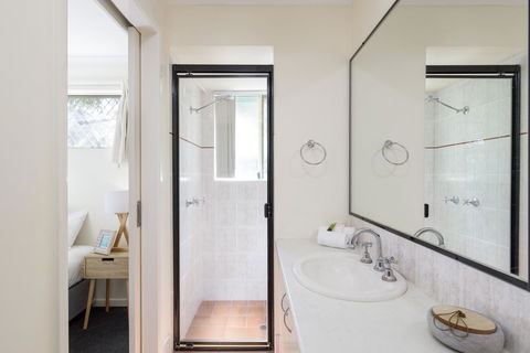 Rainbow Getaway Holiday Apartments - Go Out 8