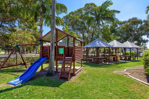 Rainbow Getaway Holiday Apartments - Go Out 15