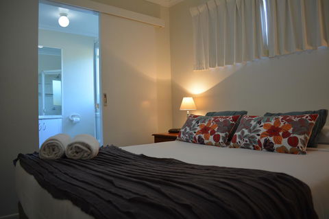 Rainbow Getaway Holiday Apartments - Go Out 38