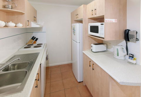 Rainbow Getaway Holiday Apartments - Go Out 25