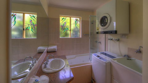 Rainbow Getaway Holiday Apartments - Go Out 29
