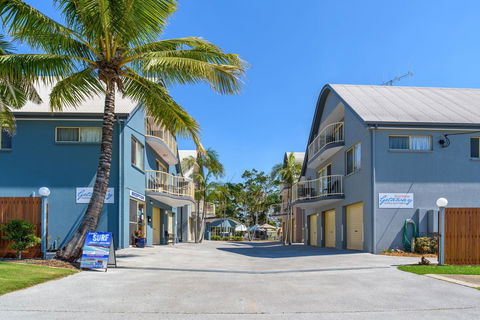 Rainbow Getaway Holiday Apartments - Go Out 16