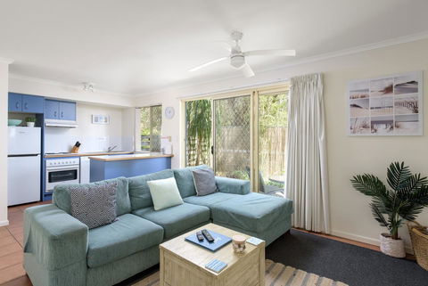 Rainbow Getaway Holiday Apartments - Go Out 10