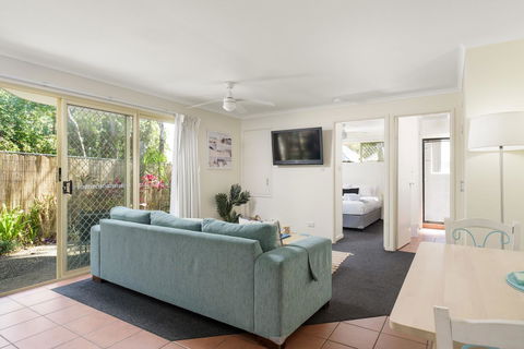 Rainbow Getaway Holiday Apartments - Go Out 11