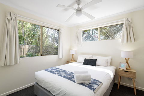 Rainbow Getaway Holiday Apartments - Go Out 9
