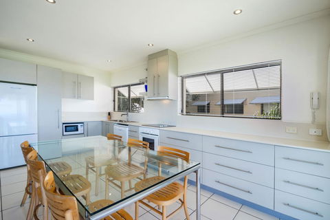 Sunseeker Holiday Apartments - Pubs and Clubs 26