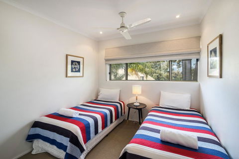 Sunseeker Holiday Apartments - Pubs and Clubs 3