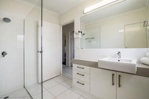 Sunseeker Holiday Apartments - Pubs and Clubs 35