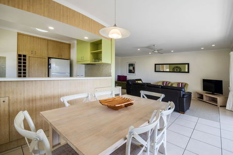 Sunseeker Holiday Apartments - Pubs and Clubs 2