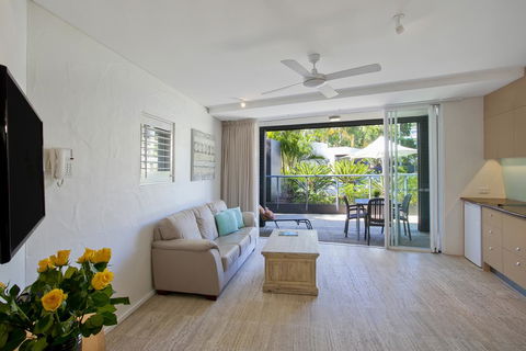 Noosa Blue Resort - Pubs and Clubs 24