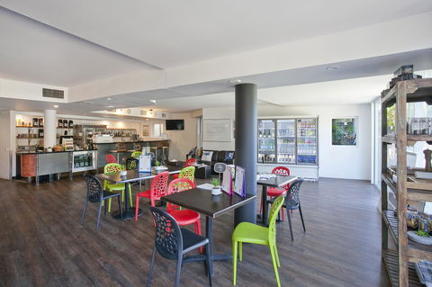 Noosa Blue Resort - Pubs and Clubs 2