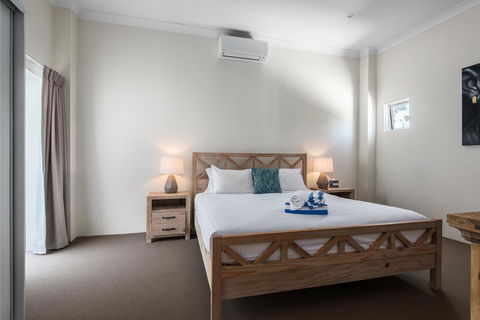 Noosa Blue Resort - Pubs and Clubs 17