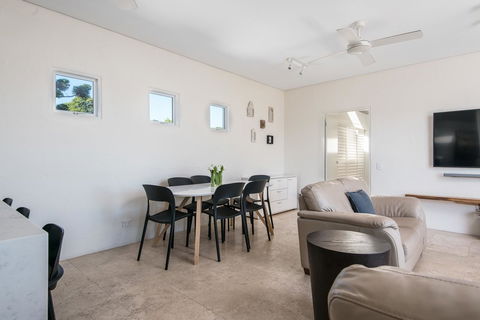 Noosa Blue Resort - Pubs and Clubs 10