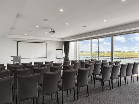 Mercure Sunshine Coast Kawana Waters - Pubs and Clubs 43