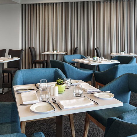 Mercure Sunshine Coast Kawana Waters - Pubs and Clubs 33